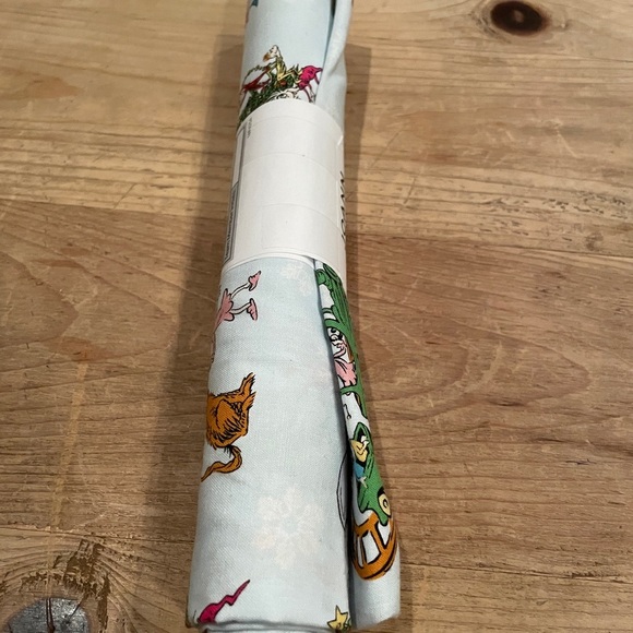 NWT JoAnn Dr. Seuss Grinch 1 yard cotton 
Holiday Christmas quilt sewing crafts - Picture 4 of 6